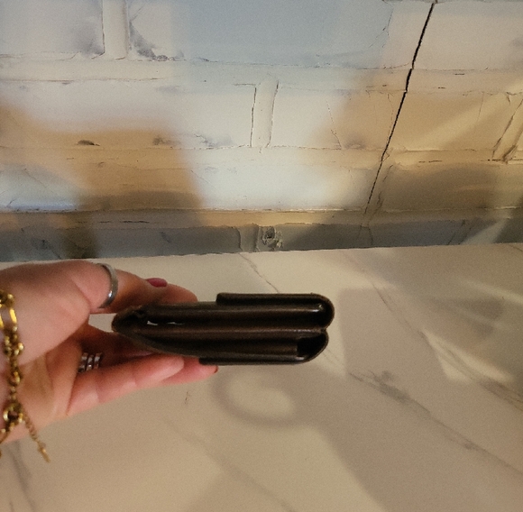 Louis Vuitton Damier Unisex Wallet - Picture 13 of 13